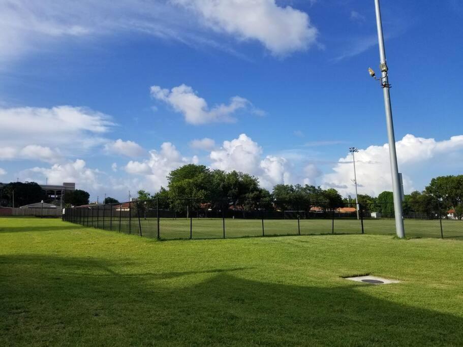 My Lovely Home In Miami 15 Minutes From The Beach Exterior photo