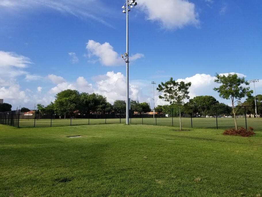 My Lovely Home In Miami 15 Minutes From The Beach Exterior photo
